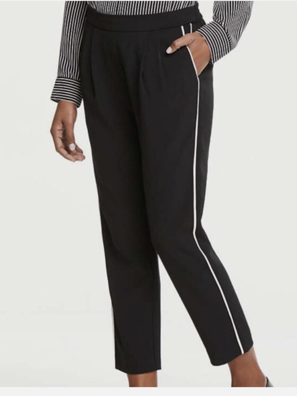 Ann Taylor factory petite pull on pants jogger style, pleated with white piping
